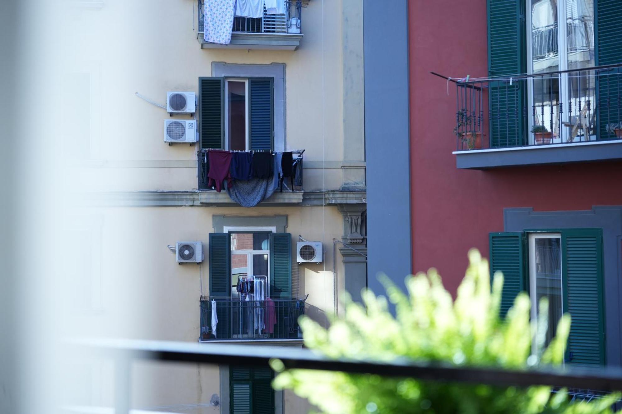 Panorama Vesuvius Affittacamere Guesthouse With Lift Near To Subway In Napoli Center Exterior foto