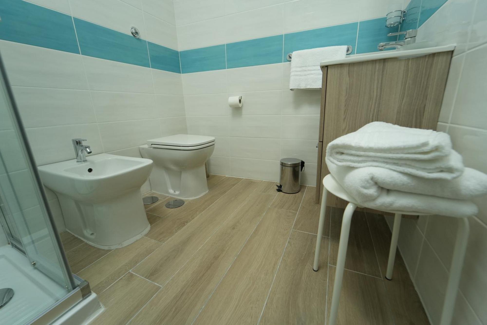 Panorama Vesuvius Affittacamere Guesthouse With Lift Near To Subway In Napoli Center Exterior foto